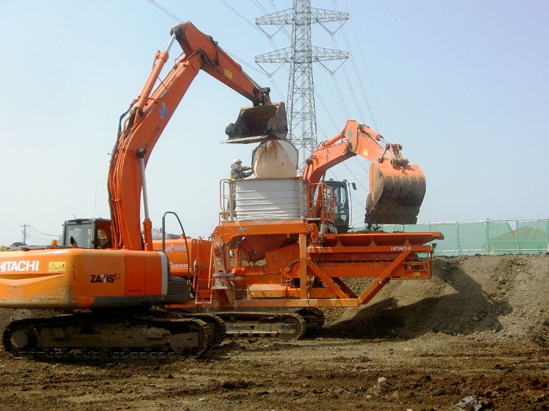 プロのテクニックが見せどころの重機・建機『自走式土質改良機